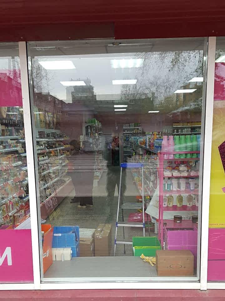 Замена стеклопакета в магазине Альпари